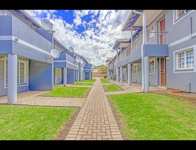 2 BEDROOM APARTMENT FOR SALE IN COMET